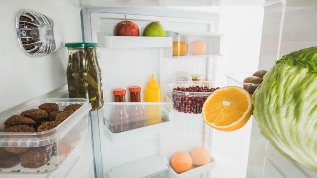 O truque que está salvando as comidas que estão pra estragar na geladeira