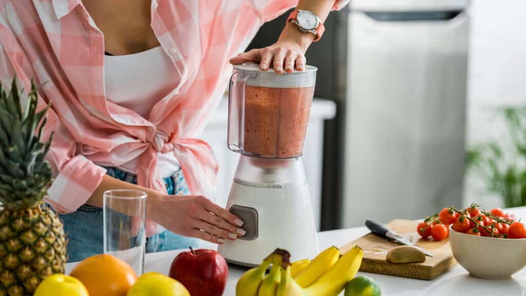 Seu liquidificador limpo como novo em 2 minutos com esse truque simples