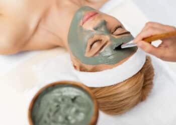 Top 3 máscaras faciais de argila para detox da pele em minutos
