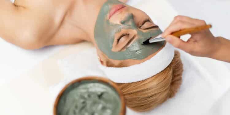 Top 3 máscaras faciais de argila para detox da pele em minutos