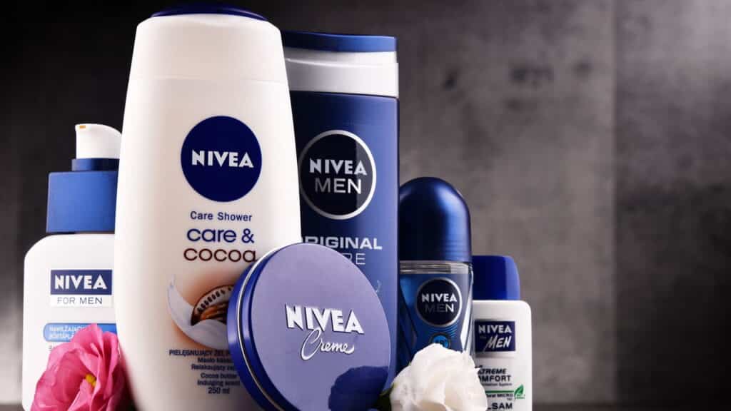 Dermatologistas avaliam famoso creme azul e revelam resultado surpreendente
