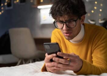 Por que você não consegue desligar o celular nem um minuto durante o dia