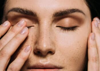 Top 5 melhores hidratantes para usar na região dos olhos