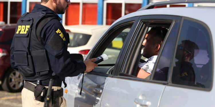 PRF emite alerta para TODOS os motoristas com CNH no Brasil!