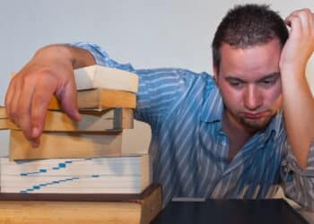 O método psicológico que vem libertando quem vive se cobrando demais