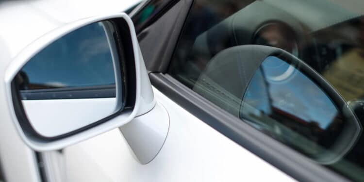 Lei dos retrovisores já vale e pega condutores desavisados de surpresa