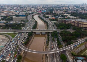 No interior de São Paulo o Rio Tietê nasce limpo e bonito