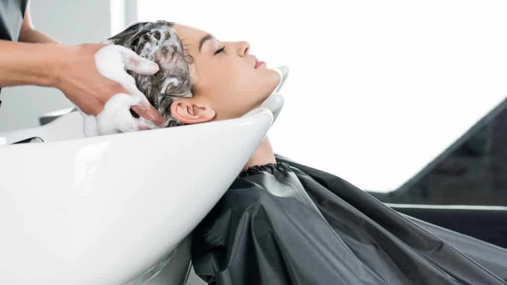 Top 5 shampoos sem sulfato para cuidar dos cachos de forma suave