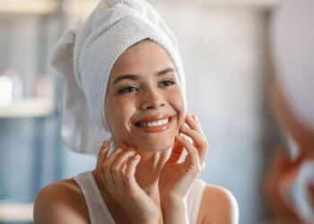Por que essa nova rotina de skincare virou febre entre quem tem pele oleosa