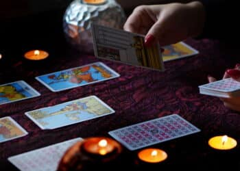 Baralho do Tarô alerta 3 signos para mudanças intensas nos próximos dias