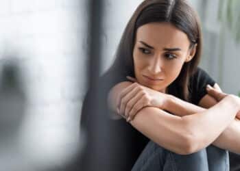 O que psicólogos revelam sobre a diferença entre tristeza e depressão