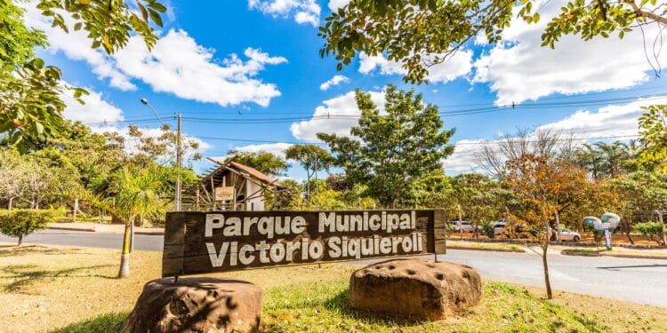 Cidade do interior de Minas atrai moradores com empregos em alta e tranquilidade