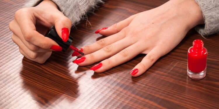 Três truques para quem ama unhas bonitas e feitas sem sair de casa