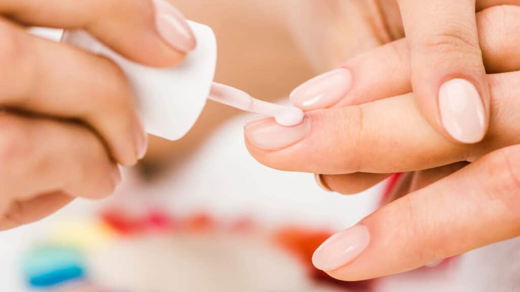 Anvisa veta compostos que podem causar câncer em esmaltes e outros produtos para unhas