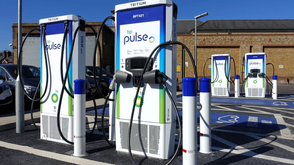 Carros híbridos e elétricos enfrentam desafios no Brasil