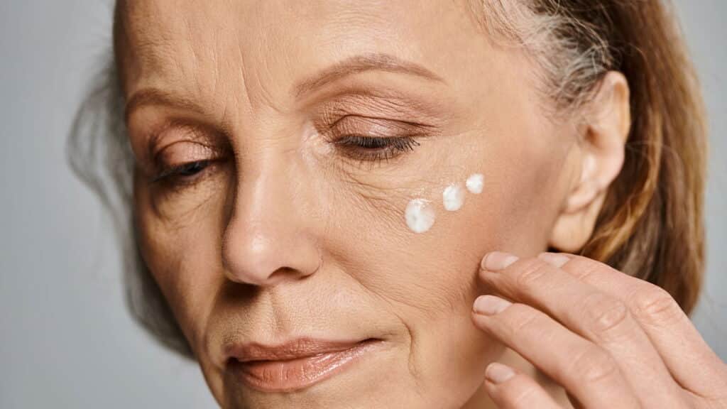 4 cremes faciais acessíveis mais recomendados para mulheres após os 60