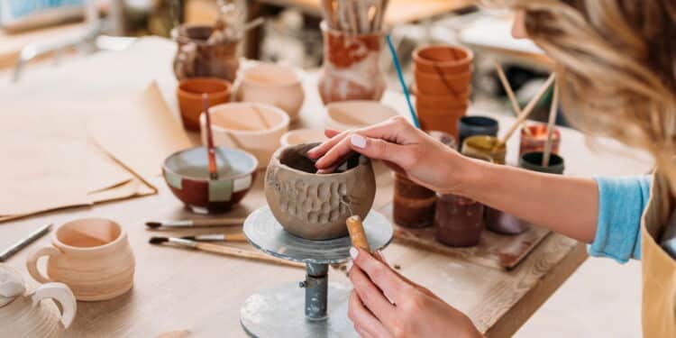 Decoração criativa ganha vida com plaquinhas artesanais cheias de estilo