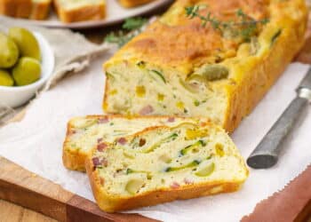 Bolo salgado inspirado em tortas - Créditos: depositphotos.com / larik_malasha