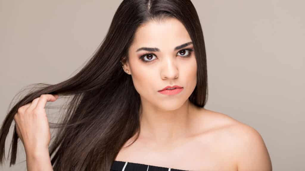 Adeus chapinha, mistura natural alisa o cabelo, ressuscita o brilho e elimina o frizz