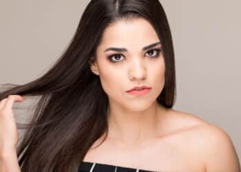 Mistura caseira que minha vó me ensinou e que alisa o cabelo, ressuscita o brilho e elimina o frizz