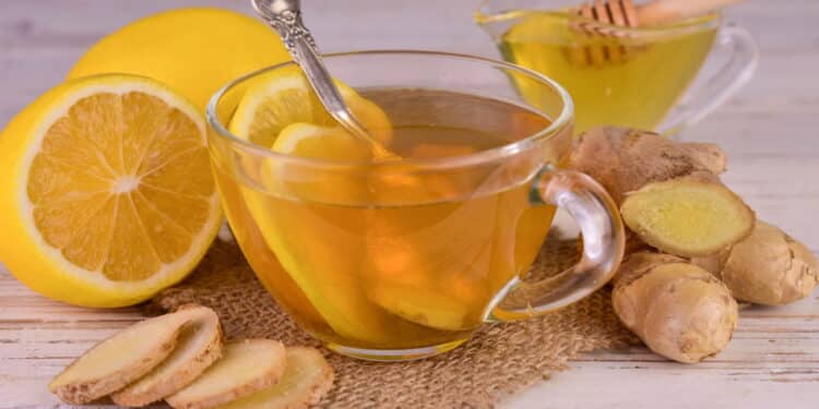 O chá poderoso que ajuda contra inflamações na garganta e gripe