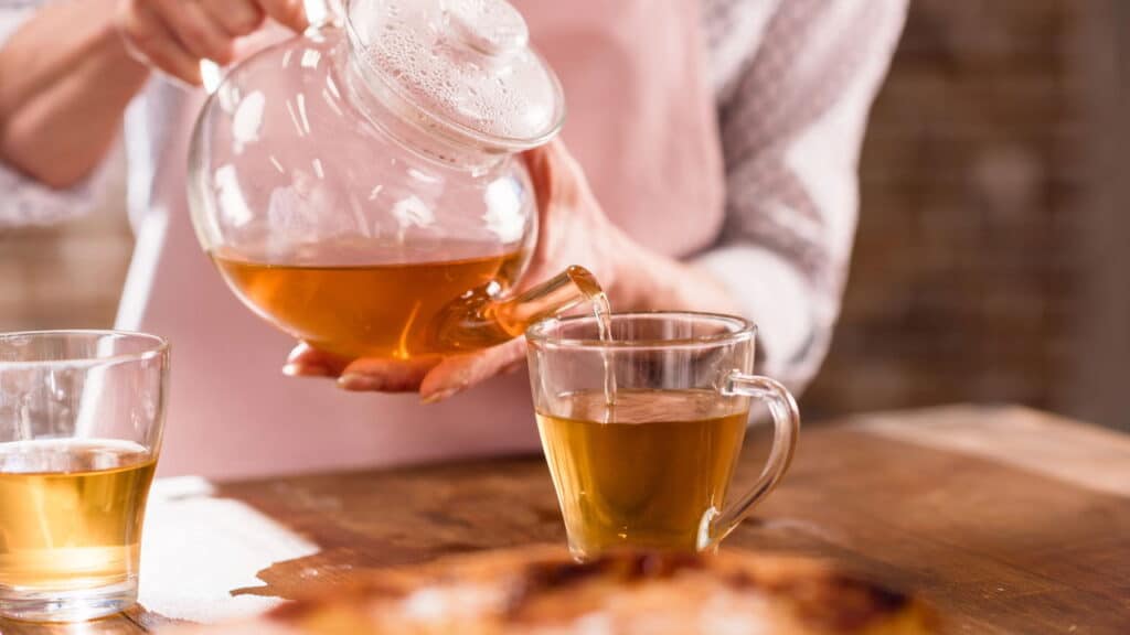 O erro ao fazer chá que você comete todos os dias na sua cozinha
