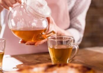 O erro ao fazer chá que você comete todos os dias na sua cozinha