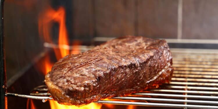 O segredo de uma área de churrasco em casa bonita sem gastar muito