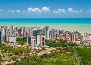 Brasileiros descobrem paraíso acessível para viver após a aposentadoria