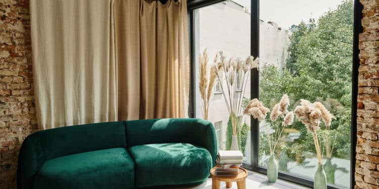 O truque para limpar cortinas em poucos minutos sem dificuldades