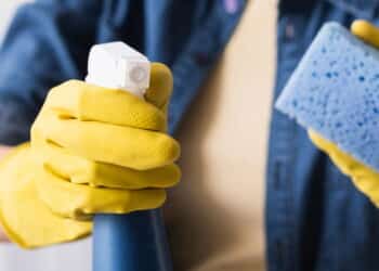 Produto de limpeza é retirado do mercado por risco à saúde dos consumidores