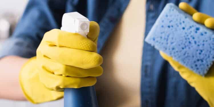 Produto de limpeza é retirado do mercado por risco à saúde dos consumidores