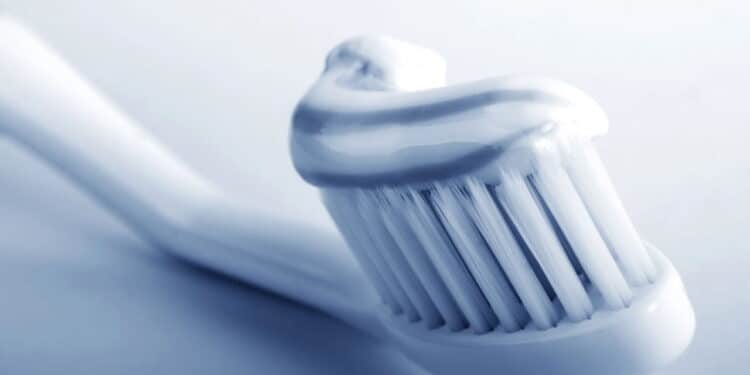 O truque das escovas de dente que facilita a limpeza da sua casa
