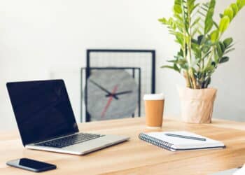 O segredo para ter um home office aconchegante em pouco espaço