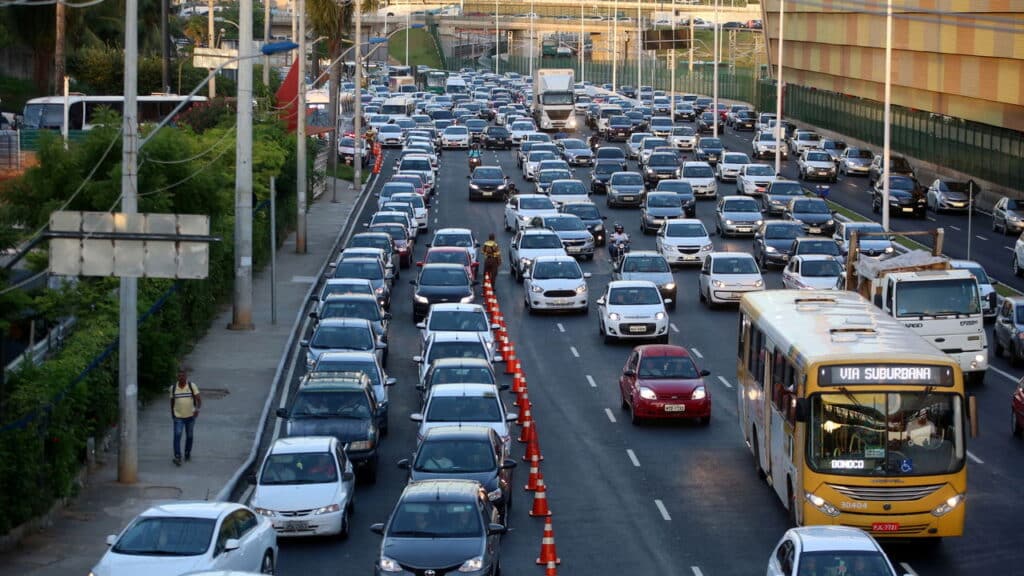 Motoristas brasileiros enfrentam mudanças com novo regime de multas