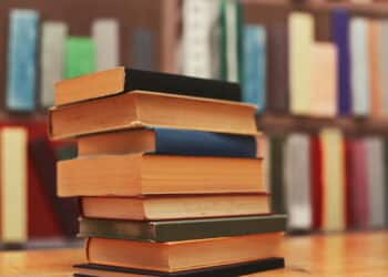 O truque para manter seus livros livres do mofo e bem conservados