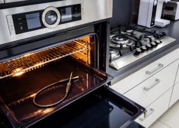 Forno elétrico ou micro-ondas, qual gasta mais energia na cozinha?