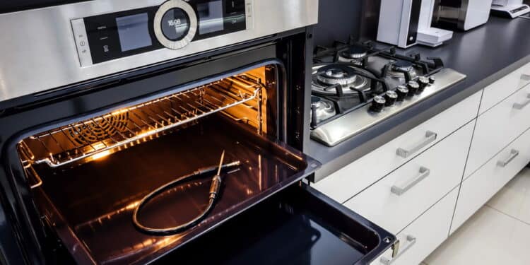 Forno elétrico ou micro-ondas, qual gasta mais energia na cozinha?