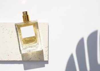 Os 5 perfumes nacionais baratos que fixam o dia inteiro e rivalizam com importados