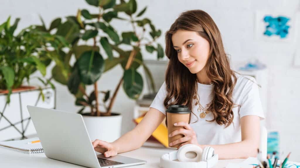 A planta ideal para quem trabalha home office manter o foco e decorar a casa