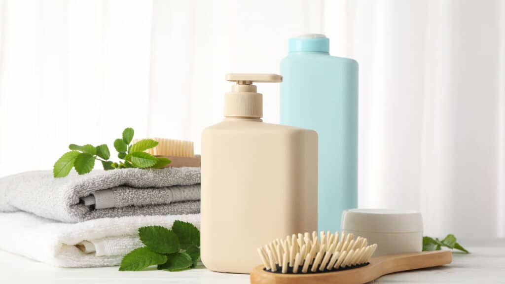 Como escolher o shampoo ideal para cabelos grisalhos sem erro