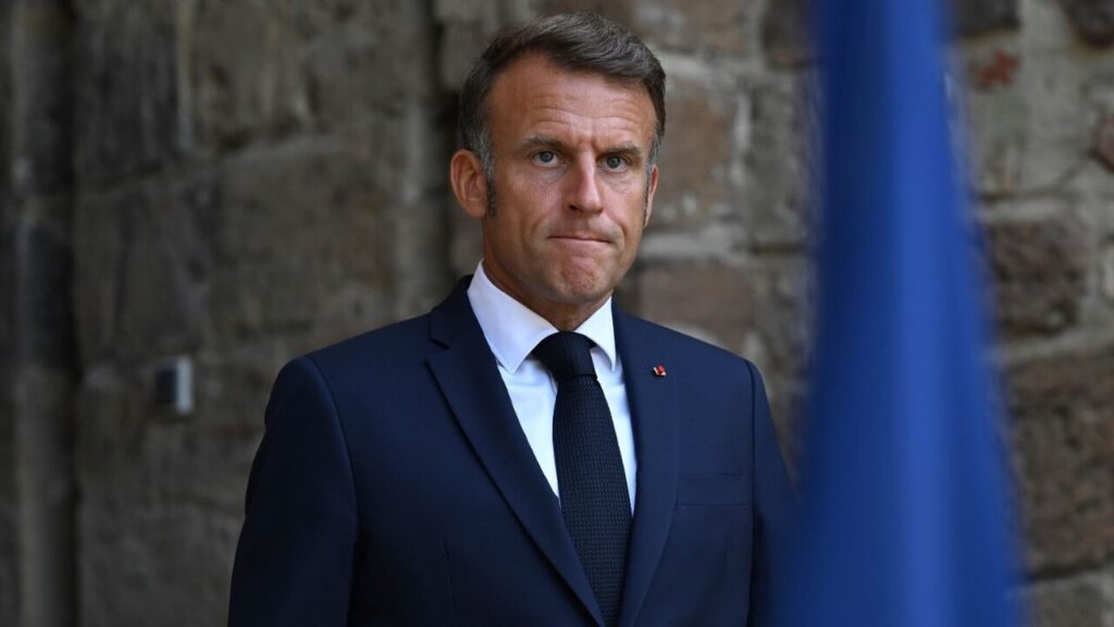 Caos: Ministro da Defesa da França também deixa o governo