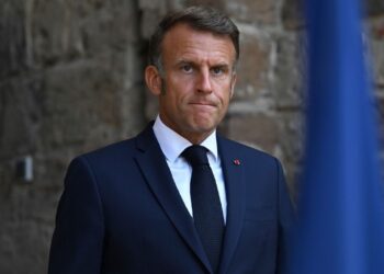 Caos: Ministro da Defesa da França também deixa o governo