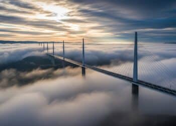 A impressionante ponte que desafia as nuvens e mudou a engenharia global