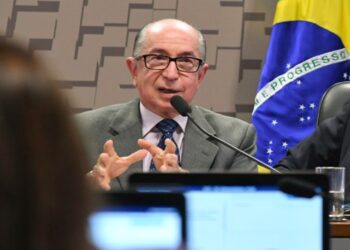 Economista Marcos Cintra critica governo: “Bye bye multinacionais; 20% de aumento de imposto”