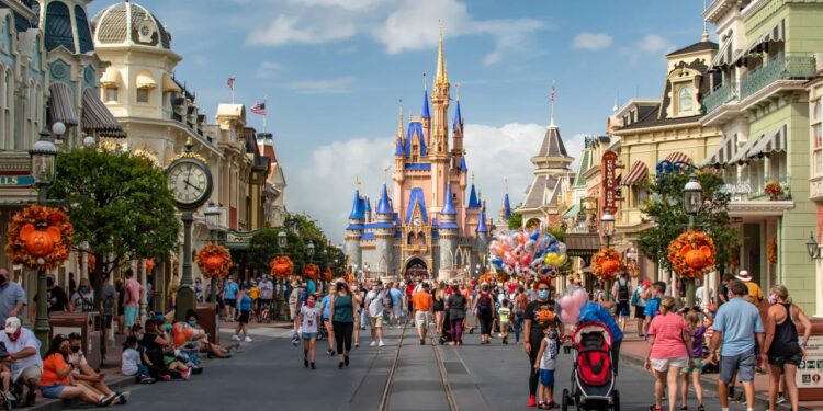 Disney decide abandonar linguagem neutra e resgata a saudação “senhoras e senhores” em seus parques