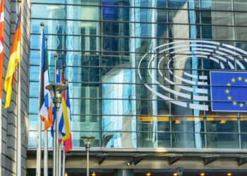 Norma da UE preocupa especialistas por possível risco de censura na internet mundial