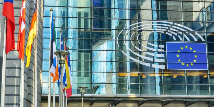 Norma da UE preocupa especialistas por possível risco de censura na internet mundial