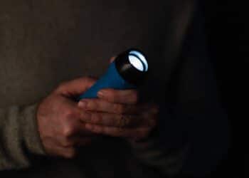 Entenda a causa do apagão nacional durante esta madrugada