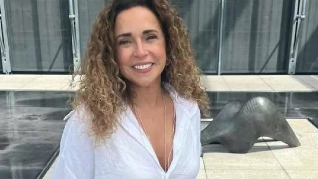 Daniela Mercury é vaiada em ato da Igreja Católica por cantar música “Nobre Vagabundo”